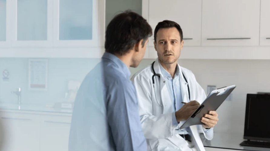 hombre en el médico