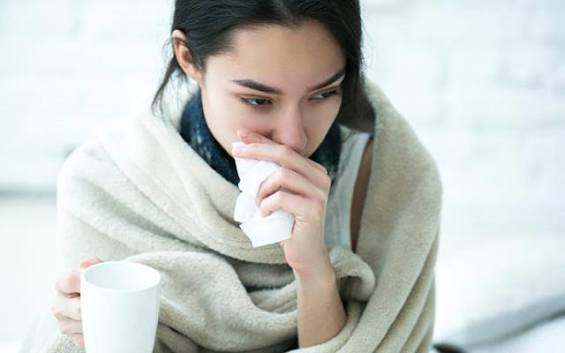 mujer con influenza